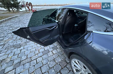 Лифтбек Tesla Model S 2020 в 