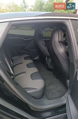 Лифтбек Tesla Model S 2017 в Черновцах