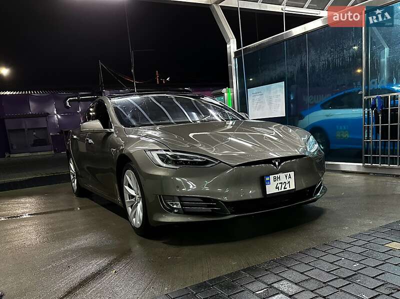 Ліфтбек Tesla Model S 2016 в Одесі