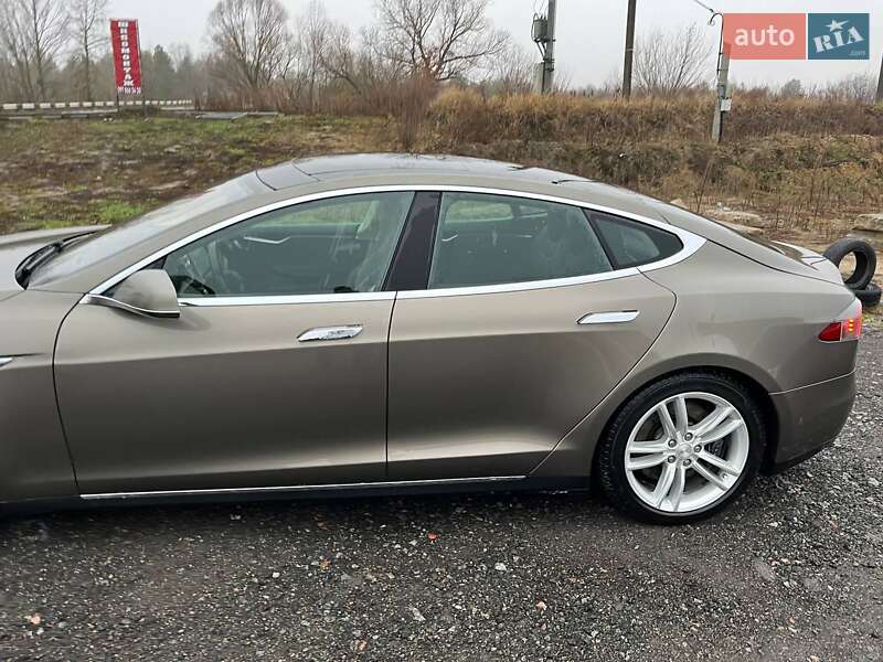 Лифтбек Tesla Model S 2015 в Киеве фото 6 Лифтбек Tesla Model S 2015 в Киеве