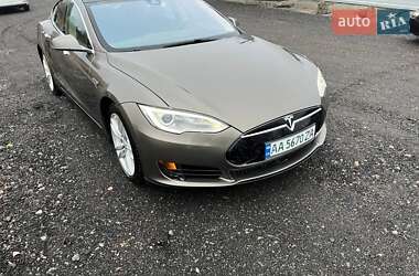 Лифтбек Tesla Model S 2015 в 