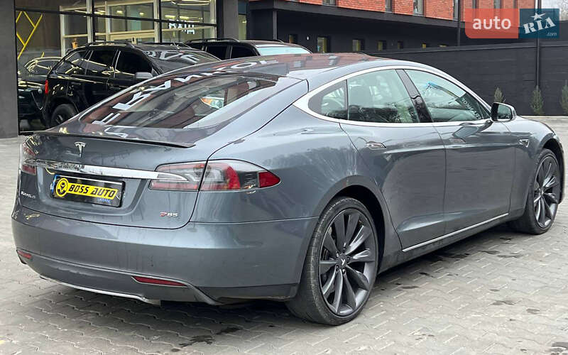 Ліфтбек Tesla Model S 2012 в Чернівцях