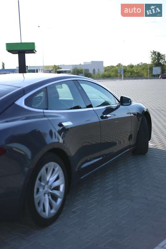 Ліфтбек Tesla Model S 2018 в Миколаєві