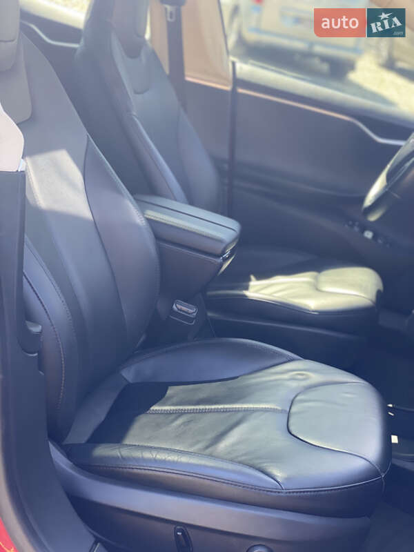 Ліфтбек Tesla Model S 2013 в Луцьку
