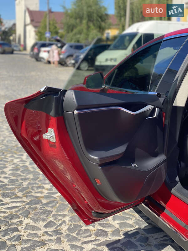 Ліфтбек Tesla Model S 2013 в Луцьку