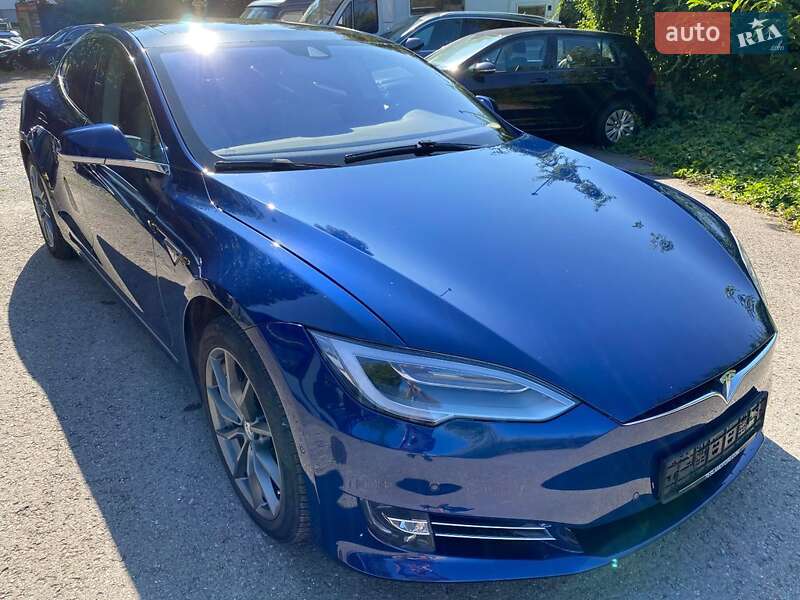 Лифтбек Tesla Model S 2017 в Киеве