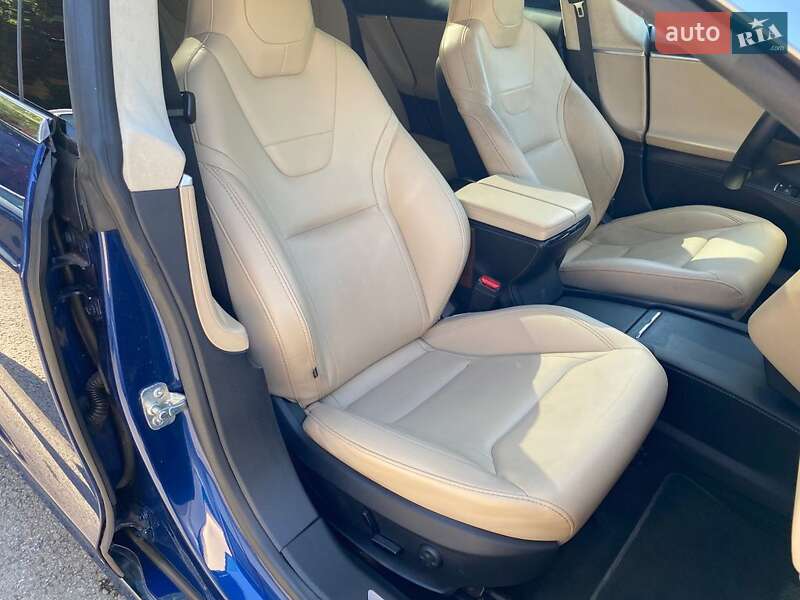 Лифтбек Tesla Model S 2017 в Киеве