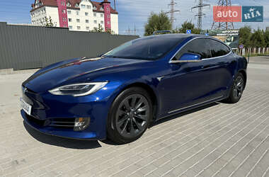 Лифтбек Tesla Model S 2016 в Киеве