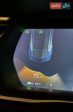 Лифтбек Tesla Model S 2015 в 