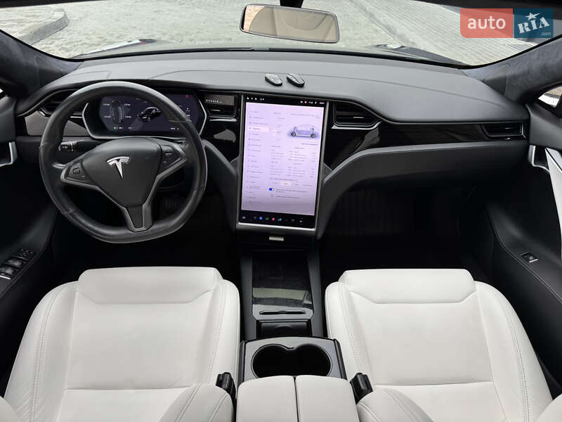 Ліфтбек Tesla Model S 2019 в Стрию