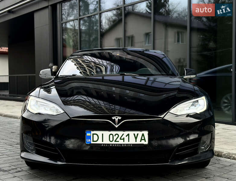 Лифтбек Tesla Model S 2017 в Львове
