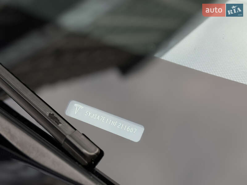 Лифтбек Tesla Model S 2017 в Львове
