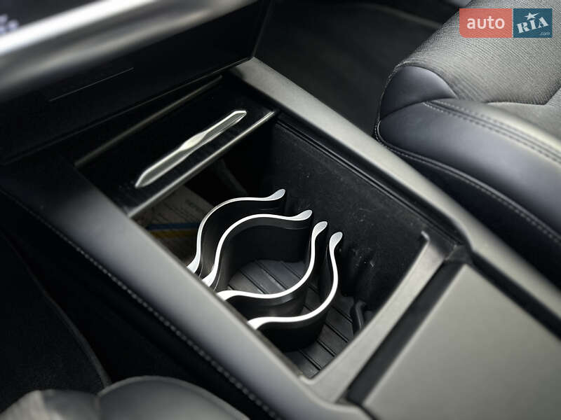 Лифтбек Tesla Model S 2017 в Львове