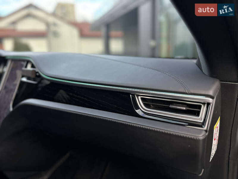 Лифтбек Tesla Model S 2017 в Львове