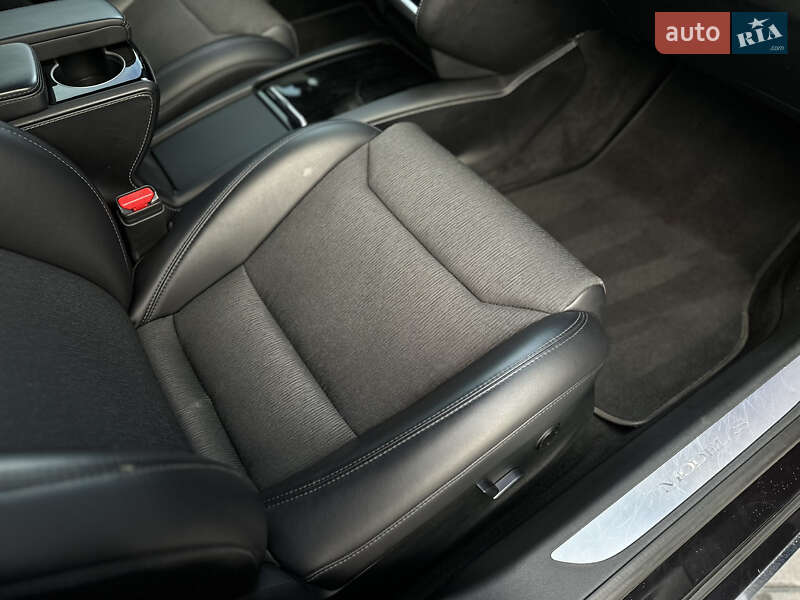 Лифтбек Tesla Model S 2017 в Львове
