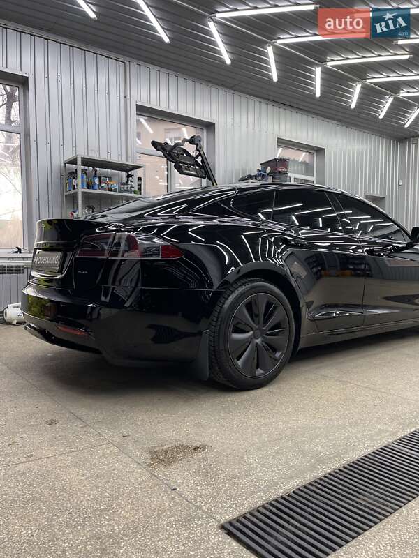 Лифтбек Tesla Model S 2022 в Виннице