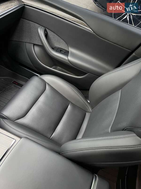 Лифтбек Tesla Model S 2022 в Виннице