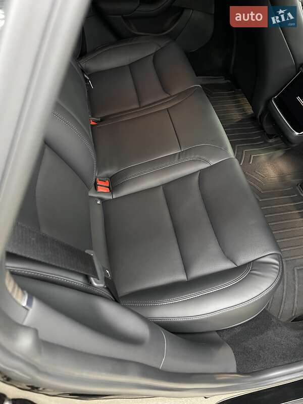 Лифтбек Tesla Model S 2022 в Виннице