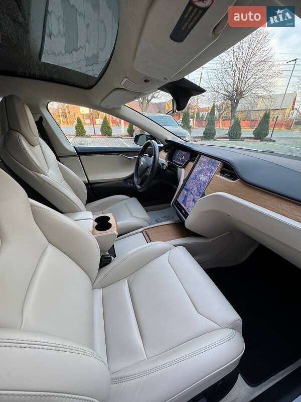 Лифтбек Tesla Model S 2019 в Тернополе