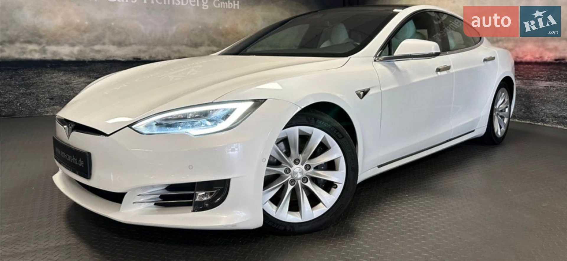 2020 Tesla Model S - фото 1
