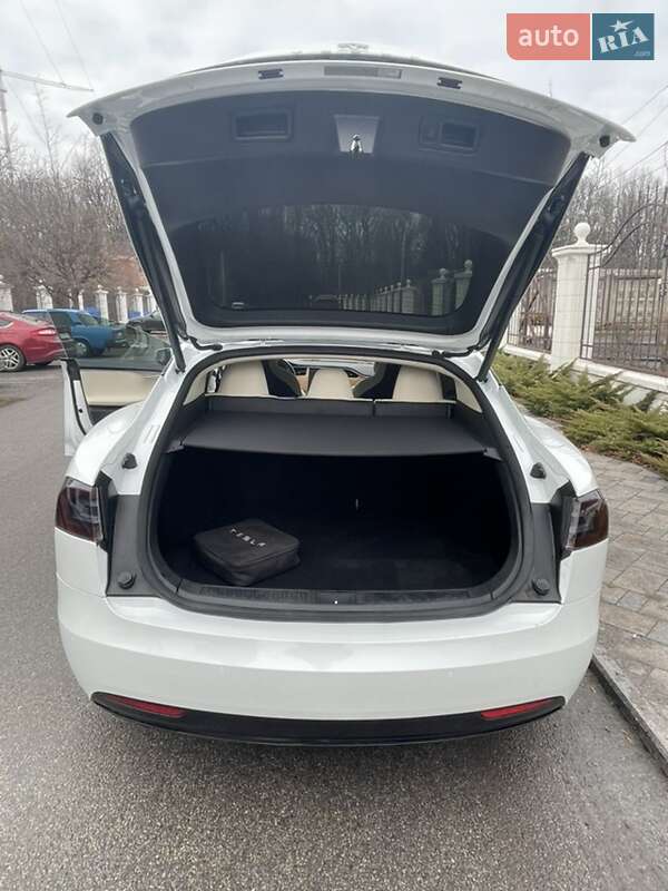 Лифтбек Tesla Model S 2018 в Виннице