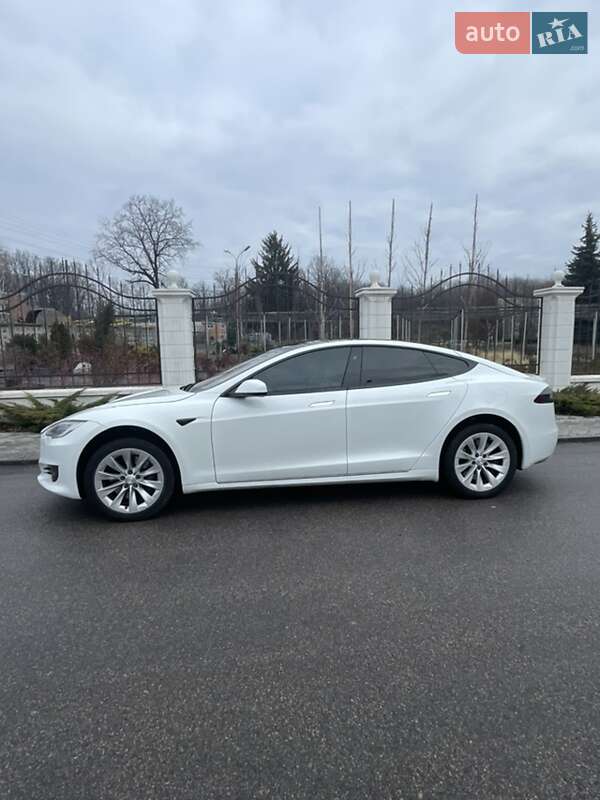 Лифтбек Tesla Model S 2018 в Виннице