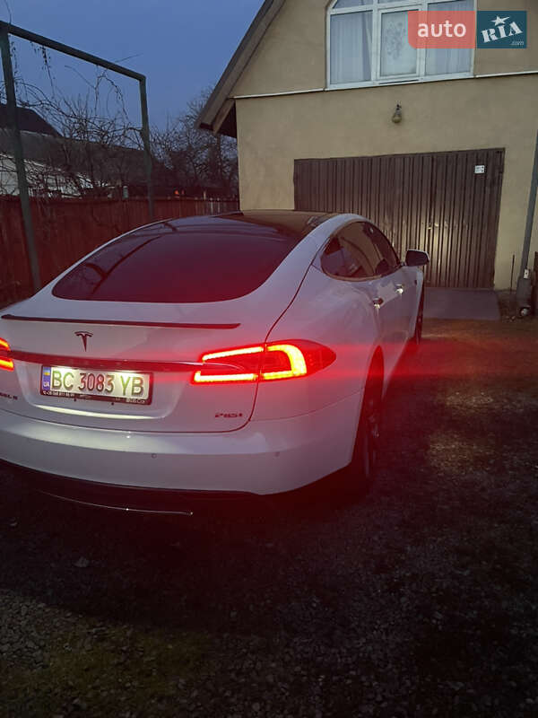 Лифтбек Tesla Model S 2014 в Ужгороде
