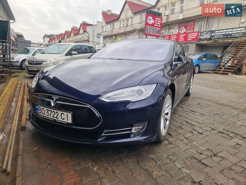 Tesla Model S 2014