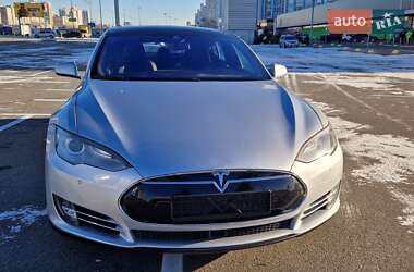 Лифтбек Tesla Model S 2015 в Киеве