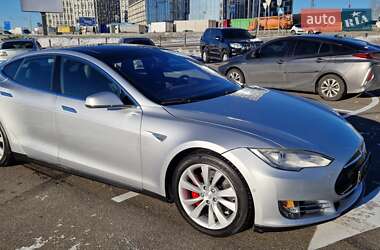 Лифтбек Tesla Model S 2015 в Киеве