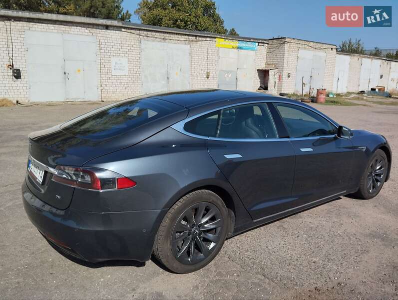 Ліфтбек Tesla Model S 2016 в Миколаєві