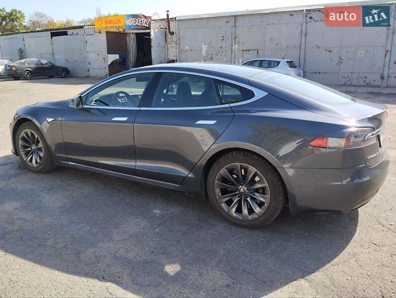 Ліфтбек Tesla Model S 2016 в Миколаєві