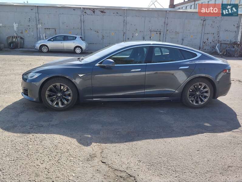 Ліфтбек Tesla Model S 2016 в Миколаєві