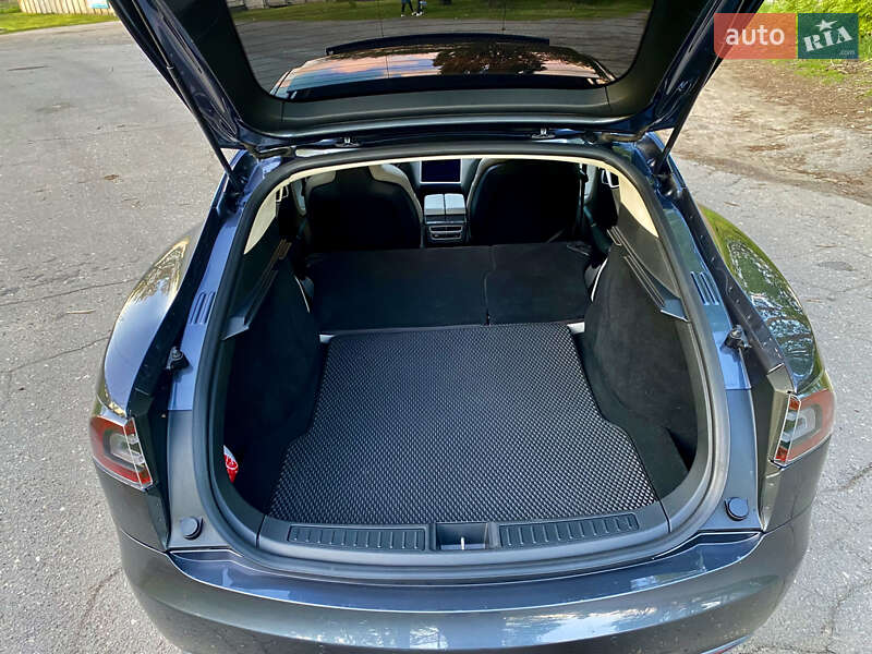 Ліфтбек Tesla Model S 2015 в Харкові