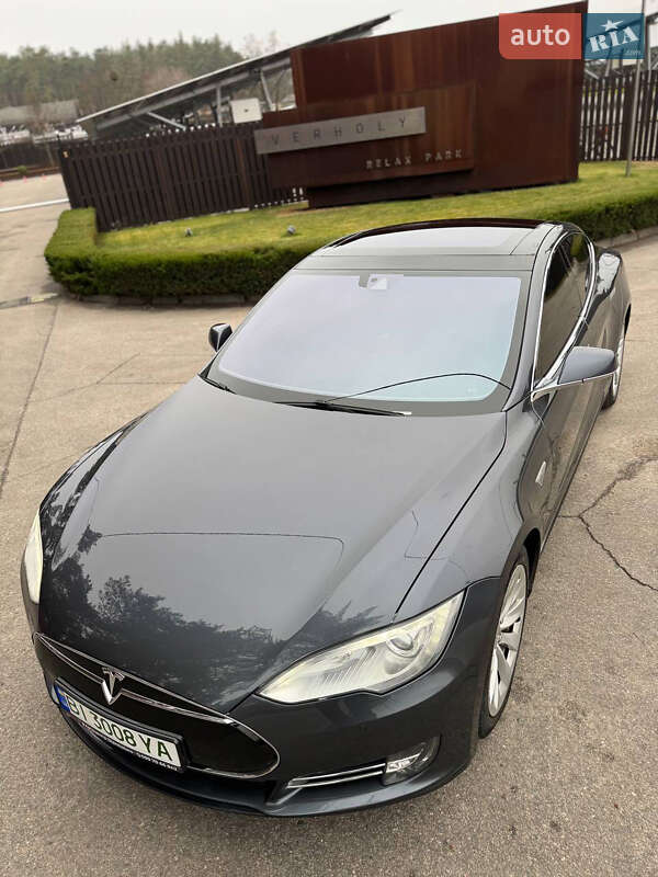 Лифтбек Tesla Model S 2016 в Полтаве