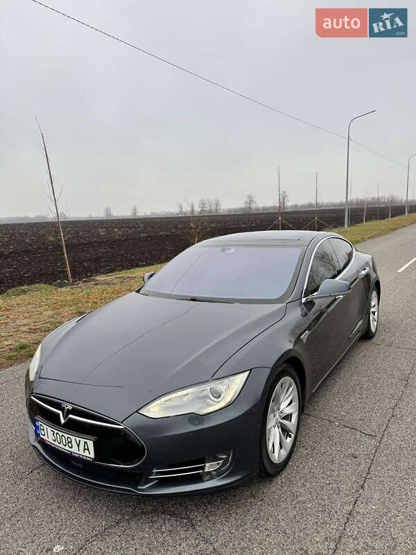 Лифтбек Tesla Model S 2016 в Полтаве