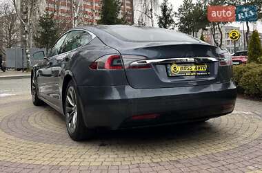 Лифтбек Tesla Model S 2017 в Львове