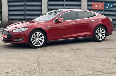 Лифтбек Tesla Model S 2015 в 