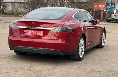 Лифтбек Tesla Model S 2015 в 