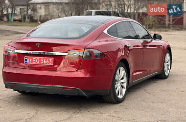 Лифтбек Tesla Model S 2015 в 