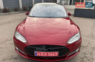 Лифтбек Tesla Model S 2015 в 
