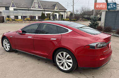 Лифтбек Tesla Model S 2015 в 