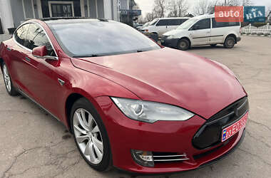 Лифтбек Tesla Model S 2015 в 