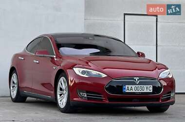 Ліфтбек Tesla Model S 2015 в Сарнах