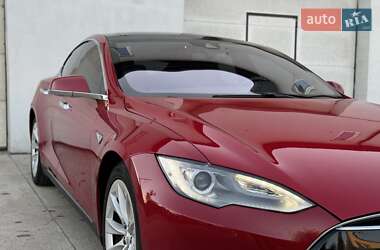 Ліфтбек Tesla Model S 2015 в Сарнах