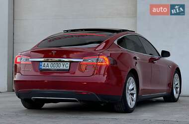 Ліфтбек Tesla Model S 2015 в Сарнах