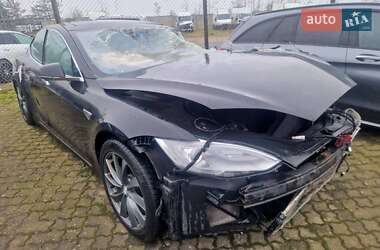 Лифтбек Tesla Model S 2015 в Ромнах