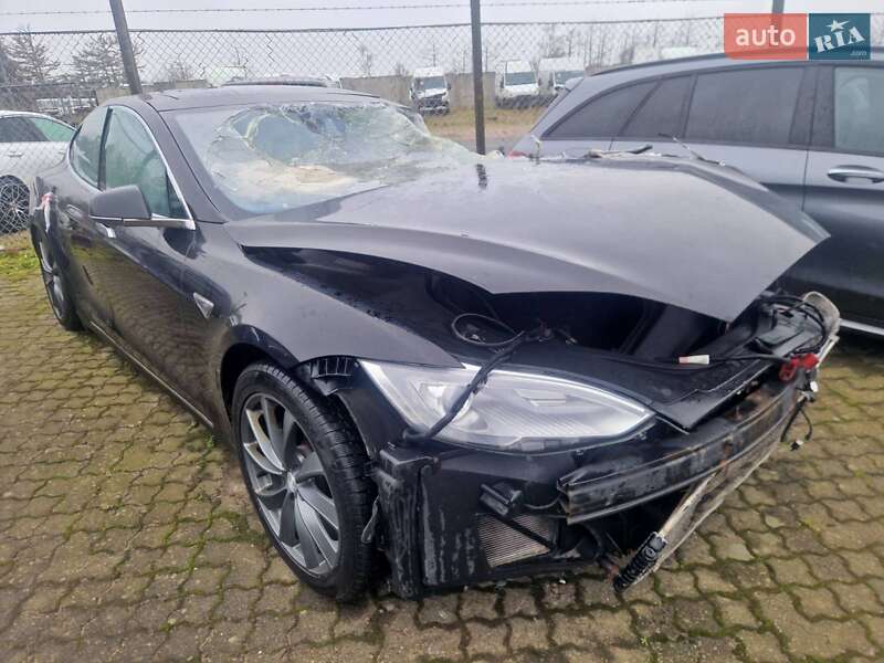 Лифтбек Tesla Model S 2015 в 
