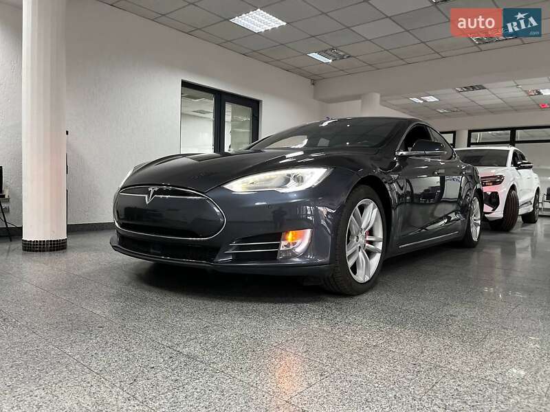 Ліфтбек Tesla Model S 2015 в Полтаві