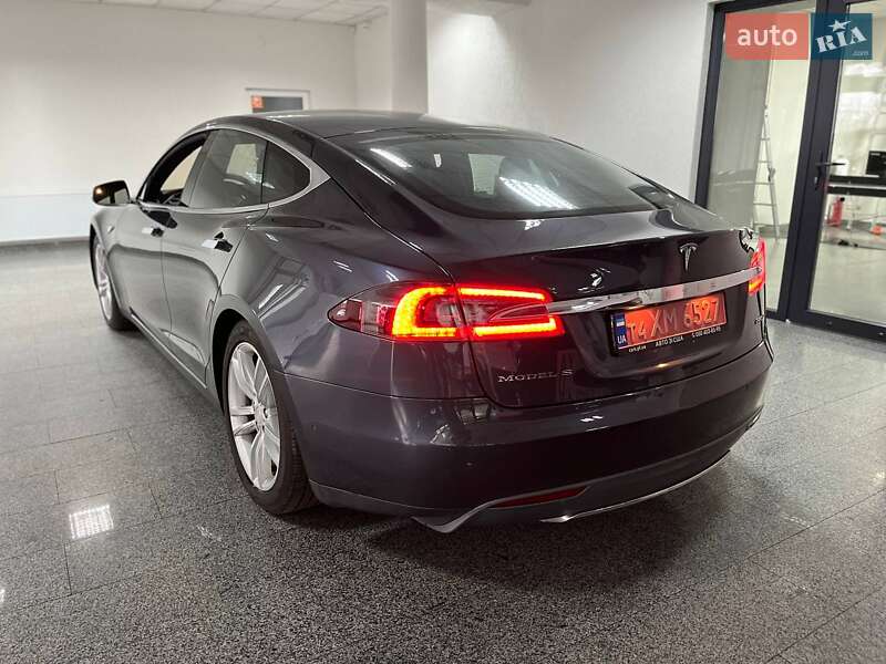 Ліфтбек Tesla Model S 2015 в Полтаві
